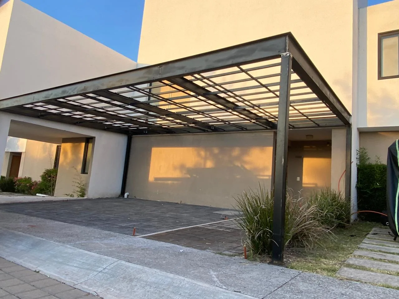 Pérgola / estructura realizada por Grupo FyS